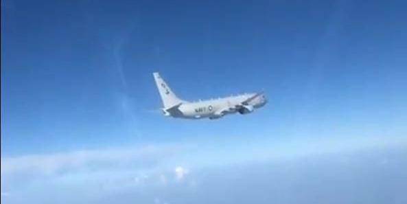 Российский Су-27 "перехватил" самолет‐разведчик США над Черным морем