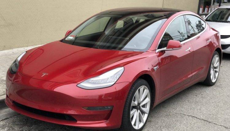 Краш-тесты: электрокар Tesla Model 3 признан безопасным на 96% (ВИДЕО)