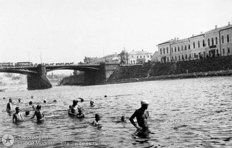 Почему опасно купаться в Москве-реке | Русская семерка