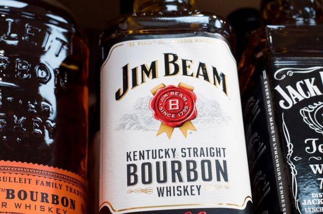 В США пожар уничтожил 45 тысяч бочек виски Jim Beam
