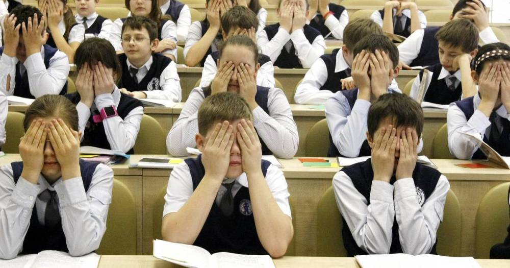 С 1 сентября в российских школах могут запретить телефоны