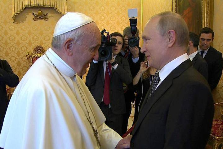 Папа Римский Франциск обратился к Путину с просьбой помолиться за него