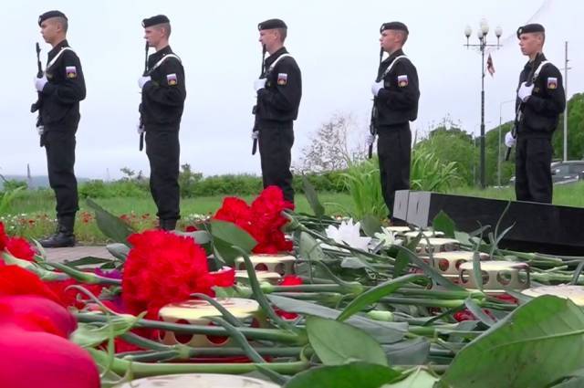 На Тихоокеанском флоте почтили память моряков, погибших в Баренцевом море