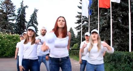 Работники ГАЗа под девизом #SaveGAZ зачитали рэп против американских санкций