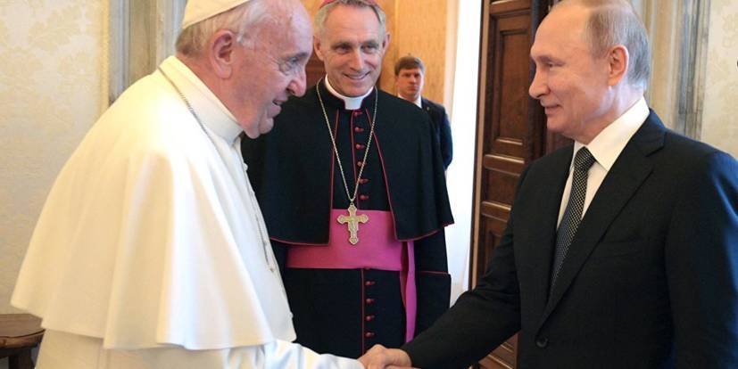 Путин пересказал наставление папы римского о Достоевском