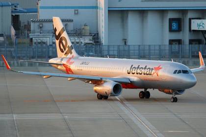 Авиакомпанию обвинили в расизме за отказ обслуживать семью с двумя детьми