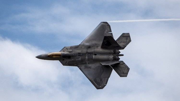 Трамп назвал снятый с производства истребитель F-22 «совершенно новым»