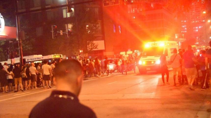 Два человека погибли во время нападения в Чикаго в День независимости | Новости | Пятый канал