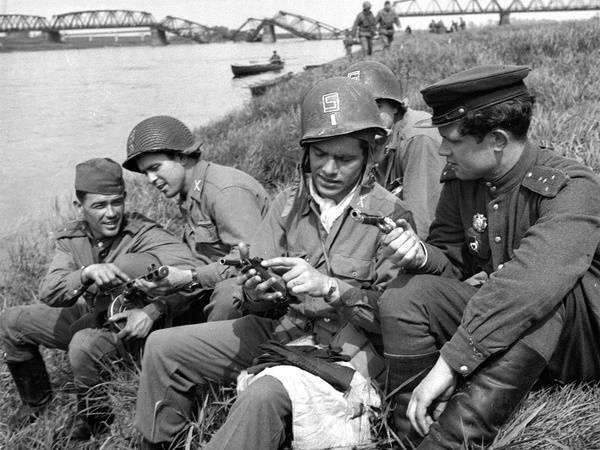 Встреча на Эльбе: чем советские солдаты поразили американцев | Русская семерка