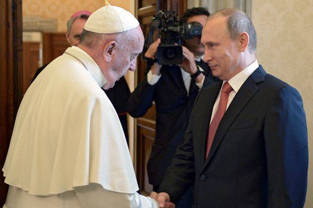 Путин и Папа Римский обсудили сохранность христианских святынь в Сирии