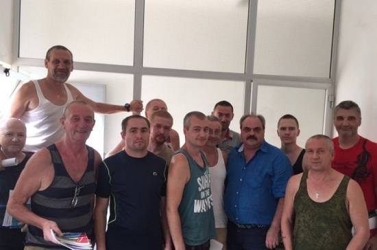 Депутат Веллер посетил арестованных в Кабо-Верде российских моряков