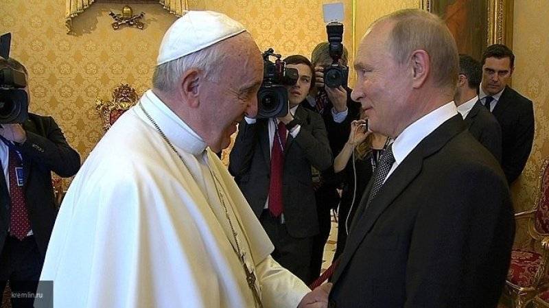 Путин сообщил, что наставление Папы Римского связано с книгами Достоевского