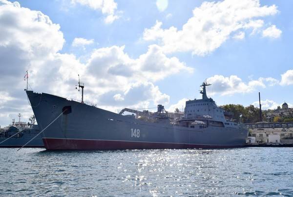 Россия направила в Сирию большой десантный корабль