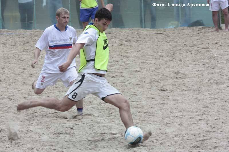 В Кургане традиционным Кубком Урала открыли очередной сезон пляжного футбола