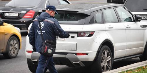 В Москве появился парковочный лжеинспектор :: Autonews