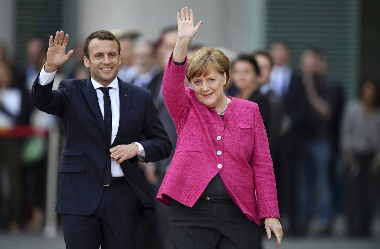 Макрона и Меркель обвинили в изоляции восточных стран-членов ЕС