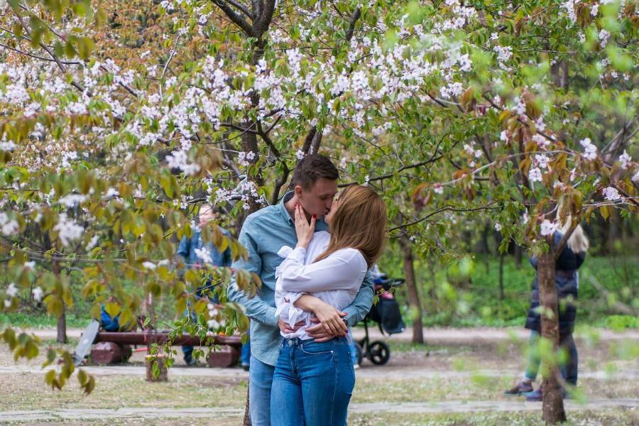 Социологи выяснили, как россияне относятся к поцелуям