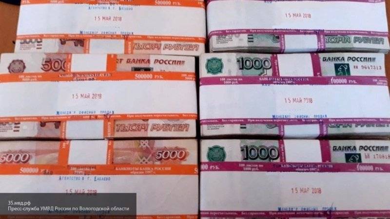 Вынесшая с работы более 20 млн рублей кассирша банка задержана в Казани