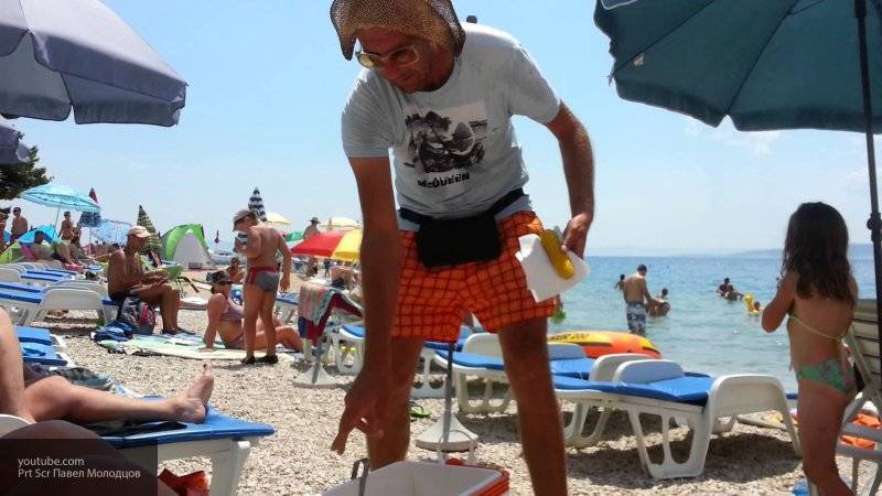 Эксперт рассказал, почему не стоит покупать еду у коробейников на черноморских пляжах