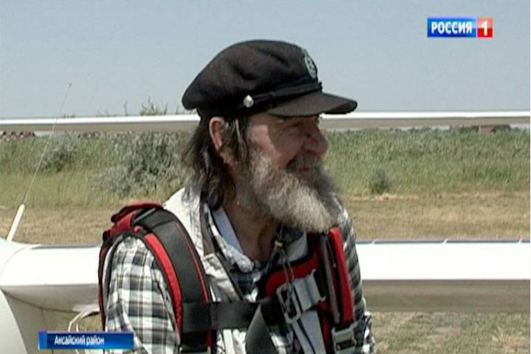 В станице Ольгинской сегодня на планере приземлился путешественник Федор Конюхов