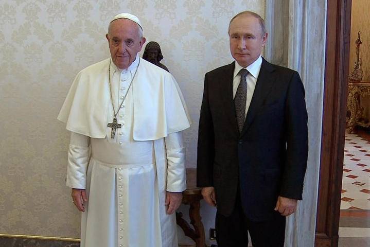 Эксперт назвал знаковым событием встречу Путина и Папы Римского