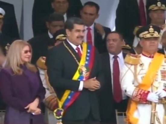 Мадуро провел парад в столице Венесуэлы