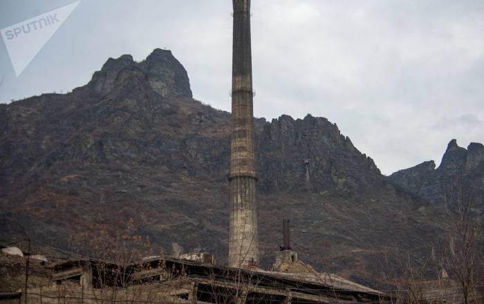 Загнанные в угол: на медеплавильном заводе в Армении начались увольнения
