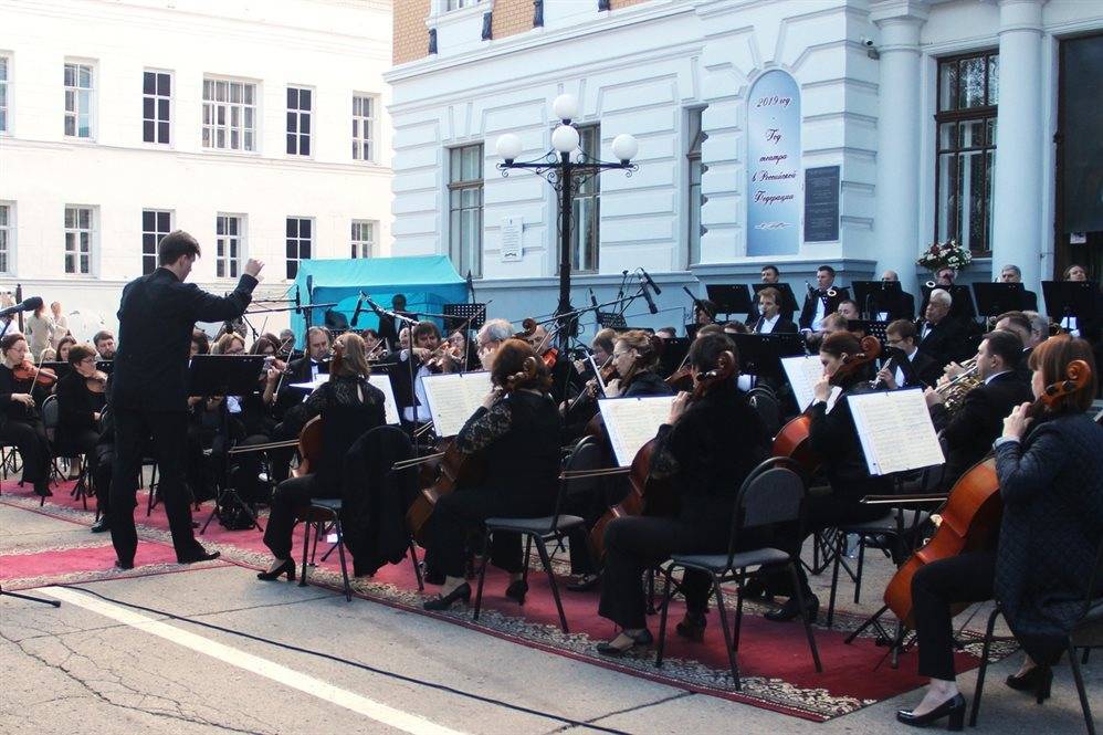 Симфонический оркестр «Губернаторский» выступит на одной сцене с заслуженными артистами страны