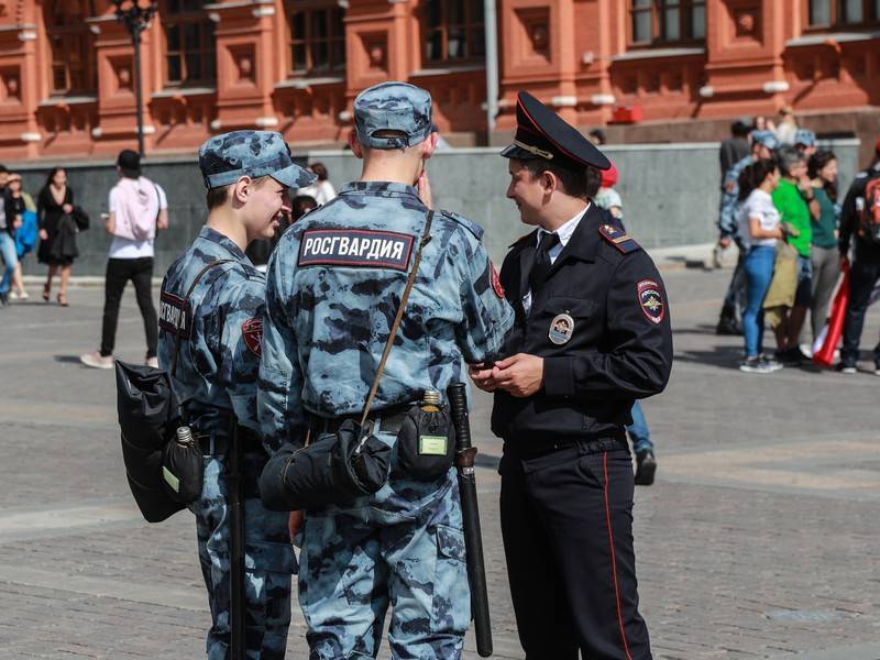 СК Москвы проведет проверку росгвардейца за задержание подростка на акции