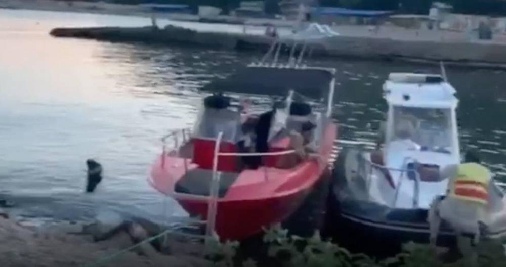 Два человека погибли при опрокидывании катера в Черном море