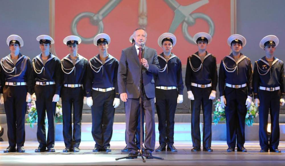 Александр Беглов поздравил работников морского и речного флота