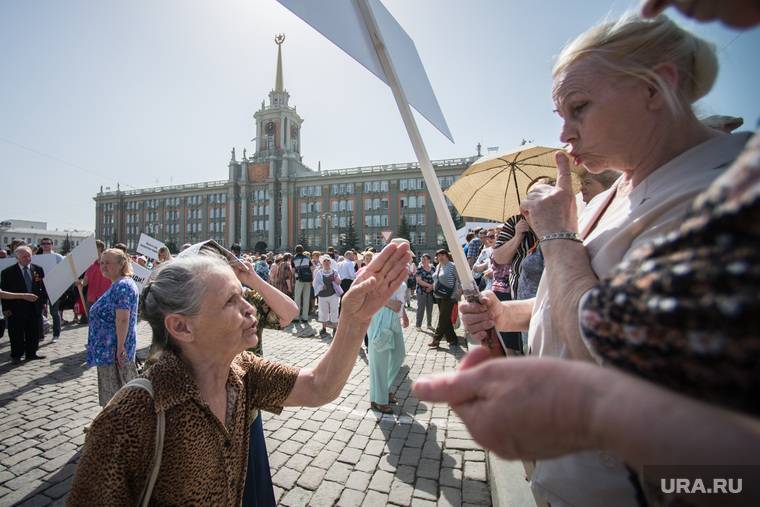 Больше сотни тысяч россиян остались без пенсии