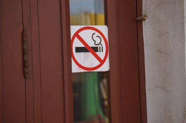 Несовершеннолетних в России будут штрафовать за курение - СМИ