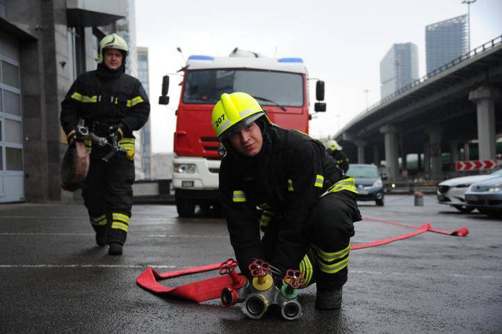 Пожарные потушили возгорание в квартире на севере Москвы