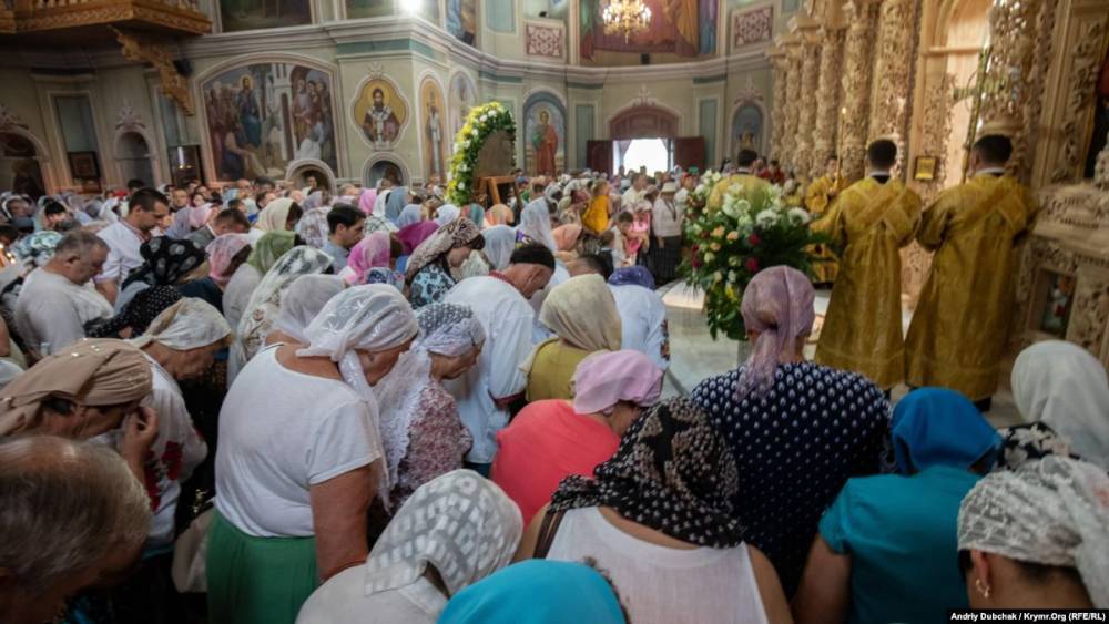 Путин отдал церкви право организовывать туры для паломников