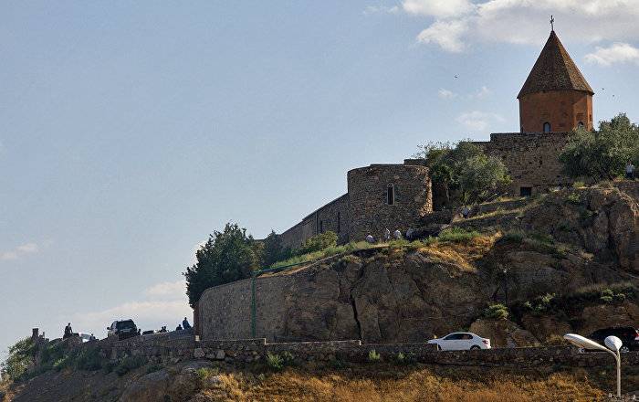 Адская шняга: aрмянский храм и мавзолей в сериале Netflix "Последниe цари" взбесили юзеров