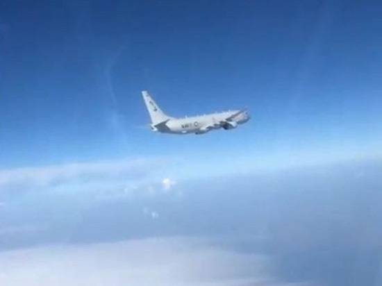 Опубликовано видео перехвата американского самолета у берегов Крыма
