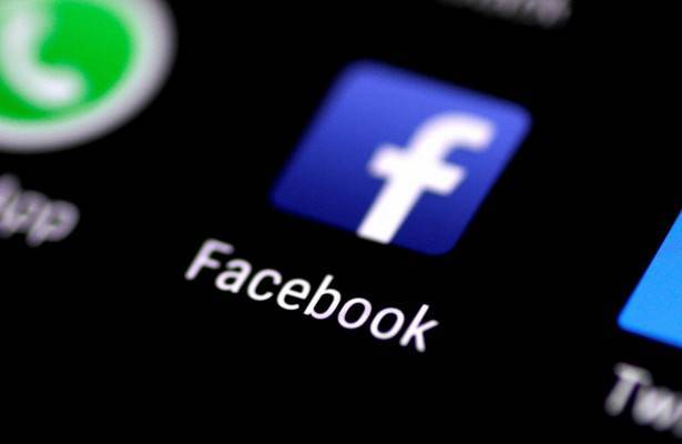 «Люди стоят, проститутки»: сбой раскрыл тайну Facebook