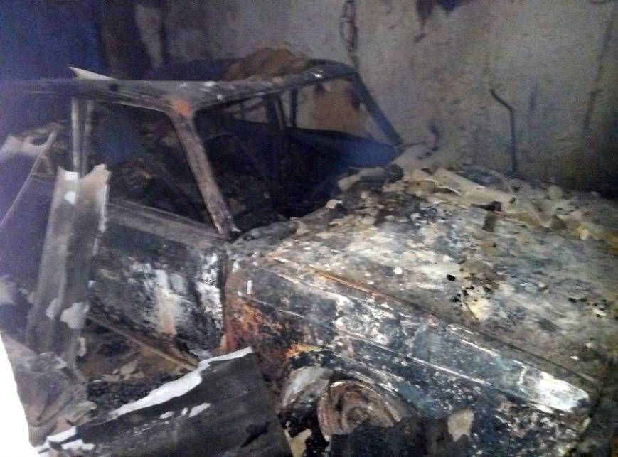 В Барышском районе сгорели гараж и «копейка»