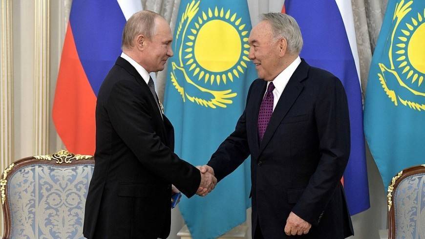 Путин поздравил Назарбаева с днем рождения