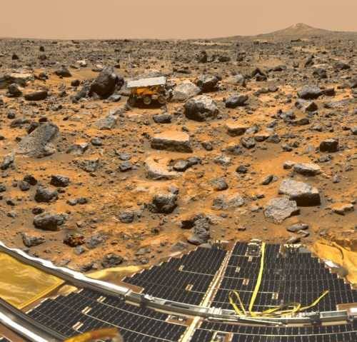 Фото дня: первый марсоход NASA на Красной планете