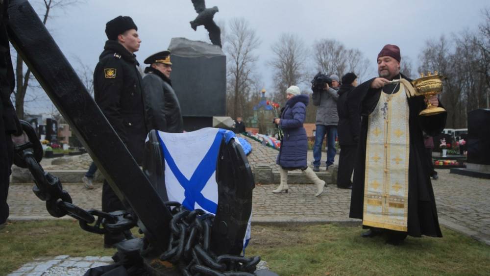 Атмосфера надломленная: В Петербурге проходят похороны погибших в Североморске подводников