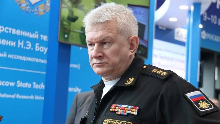 Главком ВМФ Евменов прибыл на похороны подводников в Петербурге