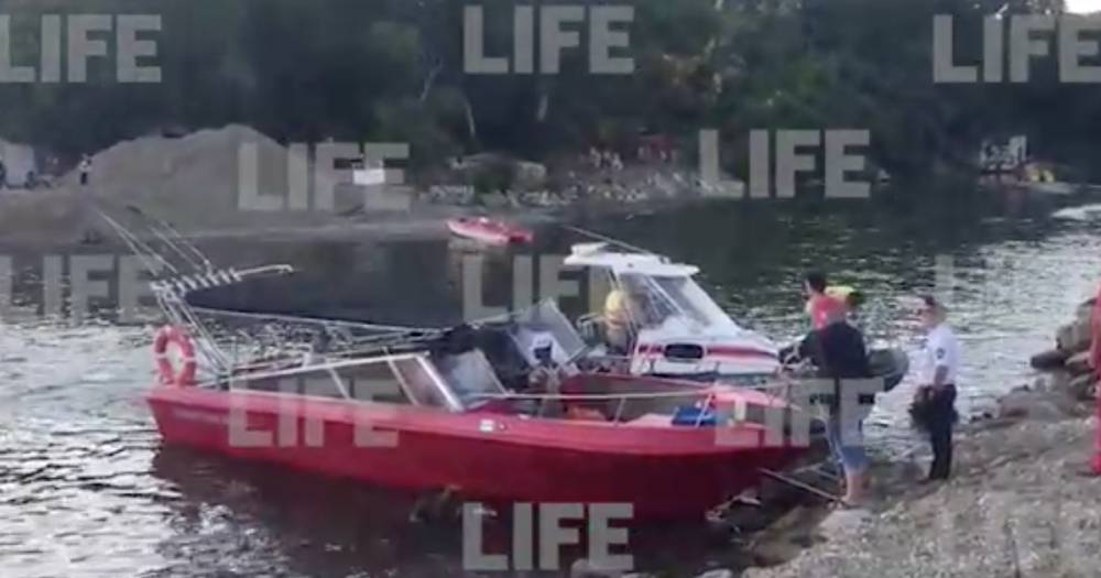 Две женщины погибли после ЧП с катамараном в Чёрном море.