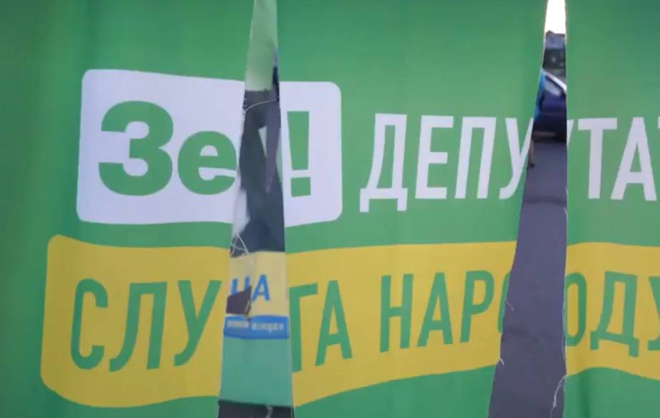 Сегодня бить не будем: Неизвестные напали на волонтёров кандидата от «Слуги народа» в Харькове