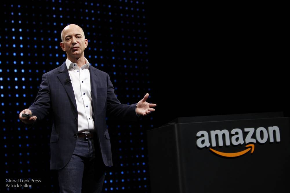 Владелец Amazon официально стал холостяком