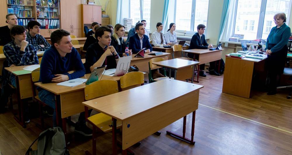 В Госдуме оценили предложение запретить мобильные телефоны в школах
