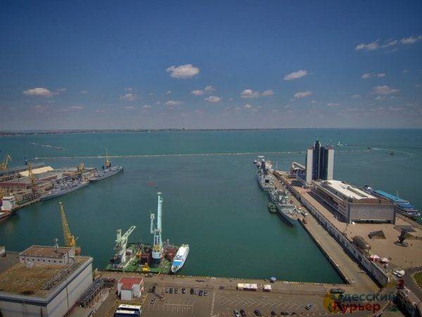 В Одессу прибыли боевые корабли НАТО
