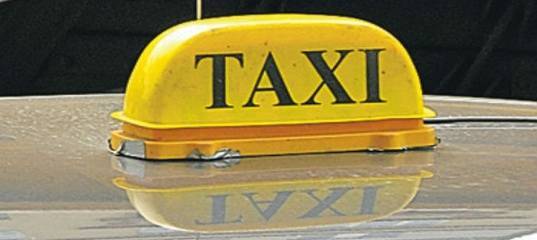 Понял, что пассажиров стало больше: в Тюмени девушка родила в машине такси
