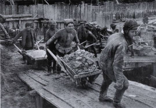 «Армия рабов»: сколько на самом деле зарабатывали зеки ГУЛАГа для СССР | Русская семерка